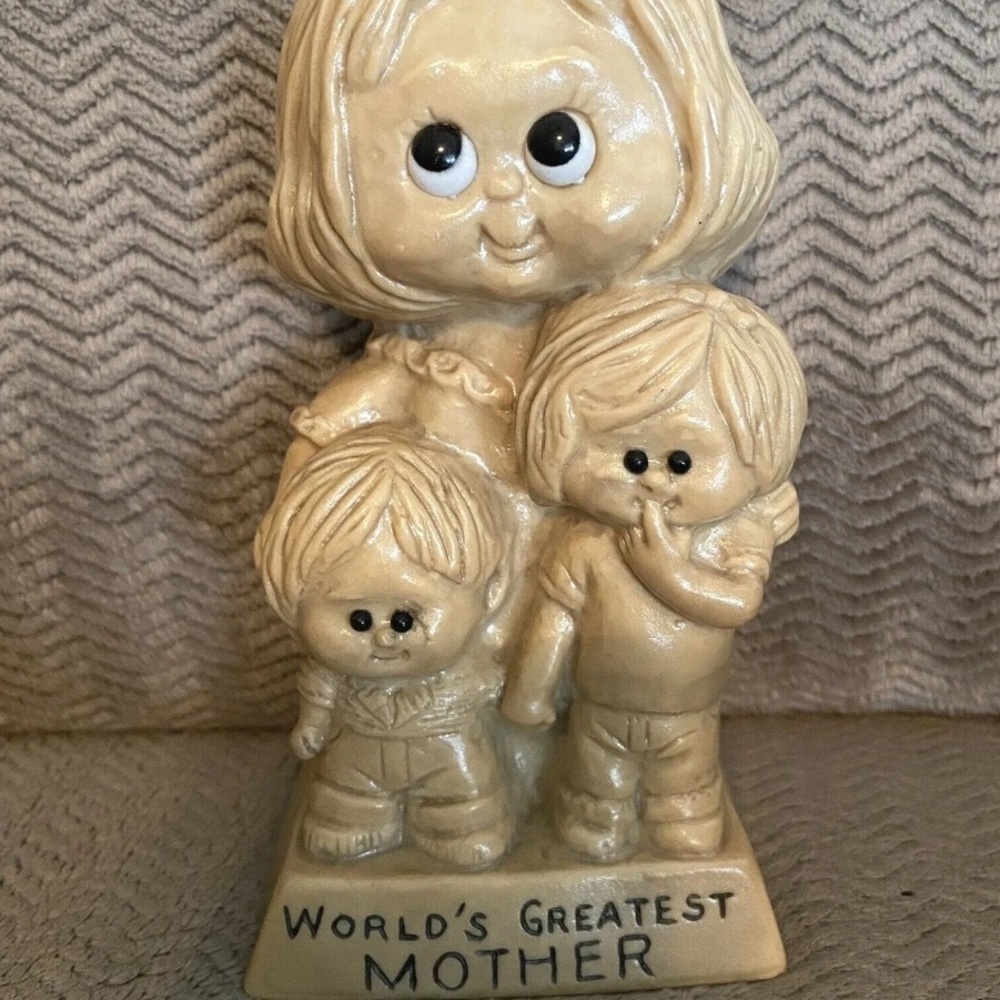 Vintage 1973 R & W Berries Wold’s Greatest Mother Figurine 9076 USA